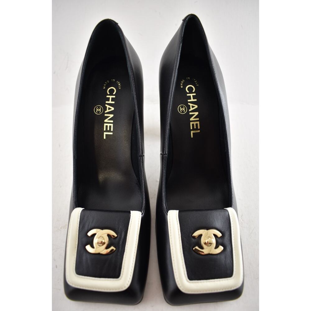 Chanel 26S Blazy Black White Square Toe Turnlock Gold CC Logo Block Heel Pump 39 - Picture 5 of 16